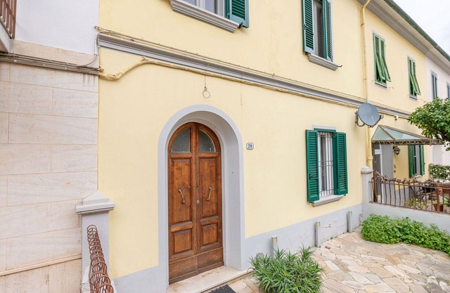 Stunning private villa for 7 people with WIFI, A/C, TV, patio and parking