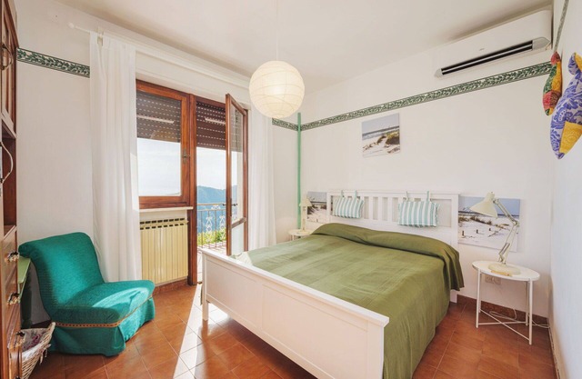 Stunning private villa for 6 people with A/C, WIFI, TV and patio