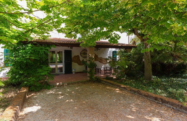 Stunning private villa for 10 people with private pool, WIFI, TV, terrace and pets allowed