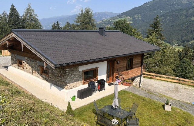 Stunning private villa for 6 guests with WIFI, TV, patio, pets allowed and panoramic view