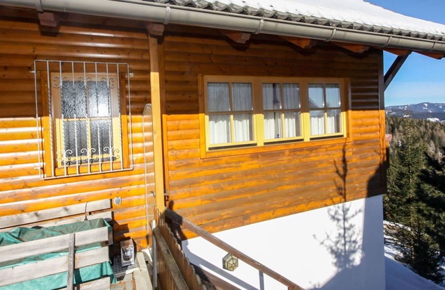 Stunning private villa for 6 guests with TV, balcony and parking