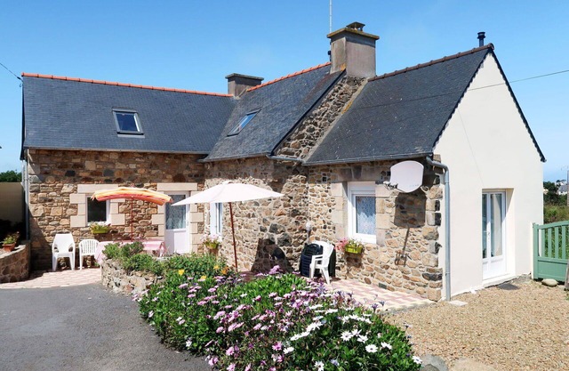 Stunning private villa for 5 guests with WIFI, TV, patio, pets allowed and parking