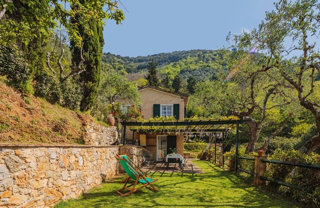 Stunning private villa for 4 guests with WIFI, TV, terrace, pets allowed and panoramic view