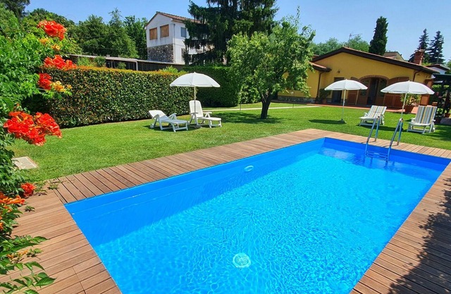 Stunning private villa with private pool, A/C, WIFI, TV, veranda and parking, close to Lucca