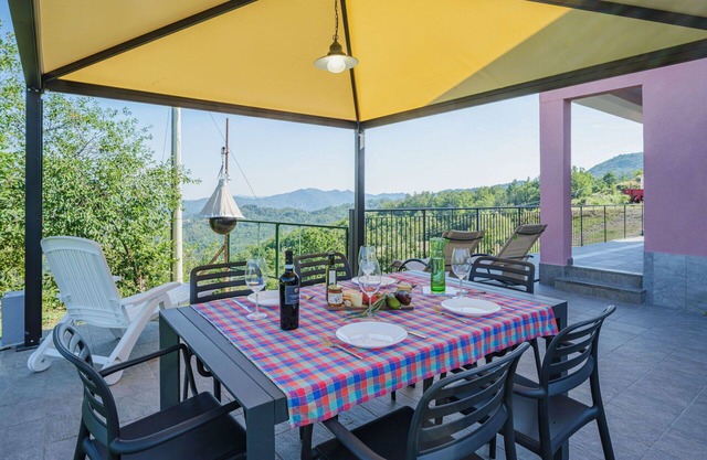 Stunning private villa for 6 guests with A/C, WIFI, TV, terrace and parking