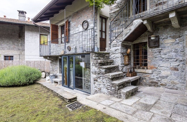 Stunning private villa for 6 guests with WIFI, TV and balcony