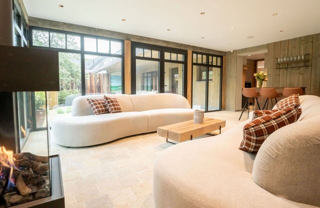 Stunning private villa for 12 guests with WIFI, TV and patio