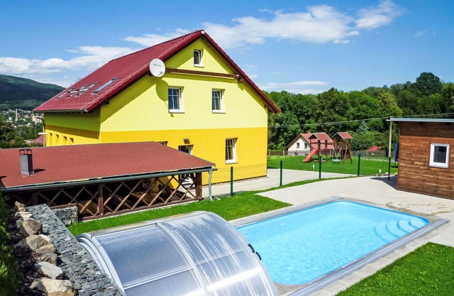 Stunning private villa for 18 people with private pool, hot tub, WIFI, TV and patio