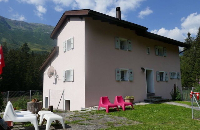 Stunning private villa for 5 guests with WIFI, TV, patio, pets allowed and panoramic view