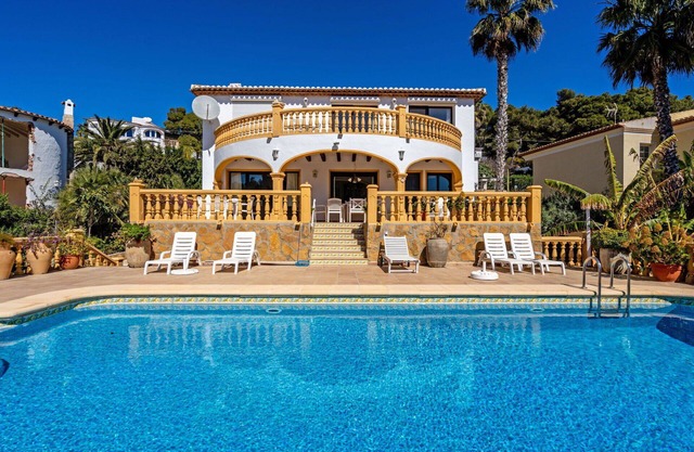 Stunning private villa for 8 people with A/C, private pool, TV, terrace and panoramic view