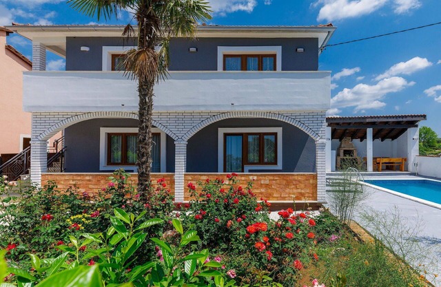 Stunning private villa for 8 people with A/C, WIFI, private pool, TV, terrace and parking