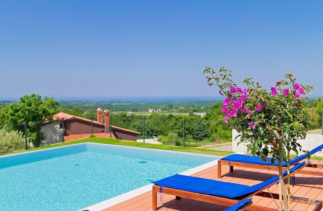 Stunning private villa for 8 guests with private pool, WIFI, A/C, TV, patio and panoramic view