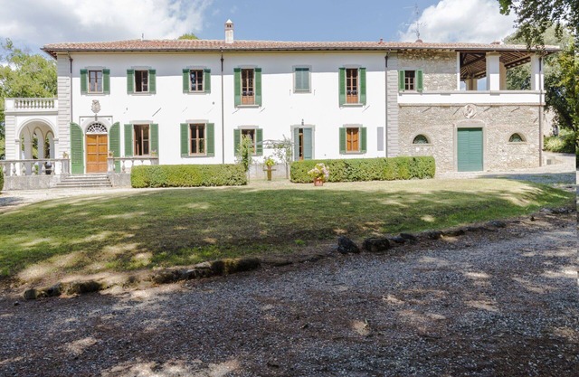 Stunning private villa for 12 people with private pool, WIFI, TV, terrace and panoramic view