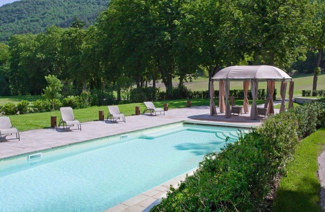 Stunning private villa for 20 guests with private pool, WIFI, A/C, TV, patio and panoramic view