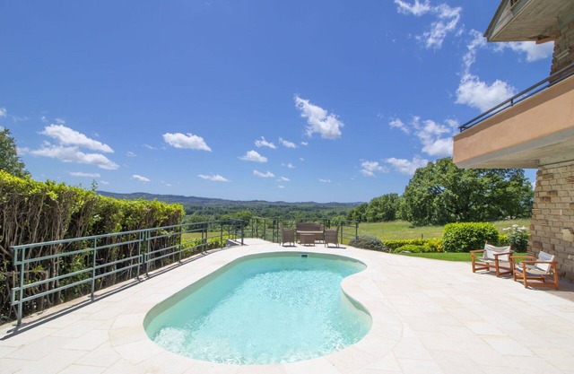 Stunning private villa for 11 guests with private pool, WIFI, A/C, TV, terrace and pets allowed