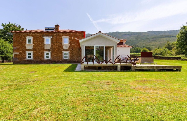 Stunning private villa for 6 people with WIFI, A/C, TV, patio and parking