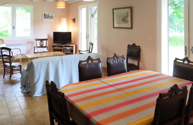 Stunning private villa for 10 guests with WIFI, TV, terrace and pets allowed
