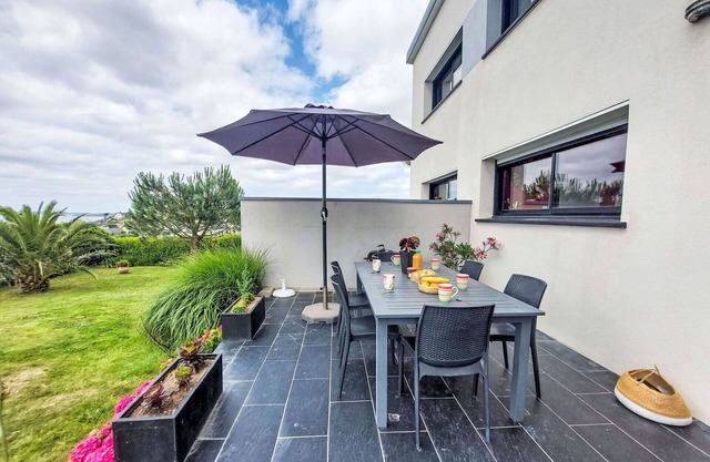 Stunning private villa for 6 guests with WIFI, TV, terrace and pets allowed