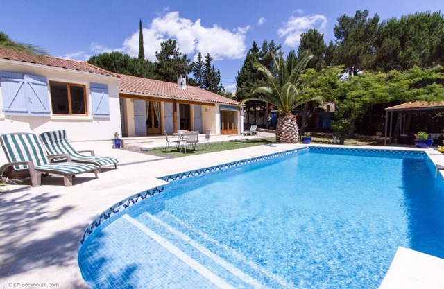 Stunning private villa with extensive gardens backing onto canal du midi .AC
