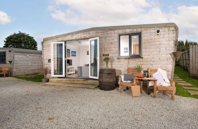 Stunning private villa for 4 people with WIFI, hot tub, TV, pets allowed and panoramic view