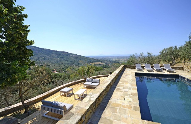 Stunning private villa with A/C, private pool, WIFI, TV, patio, panoramic view and parking