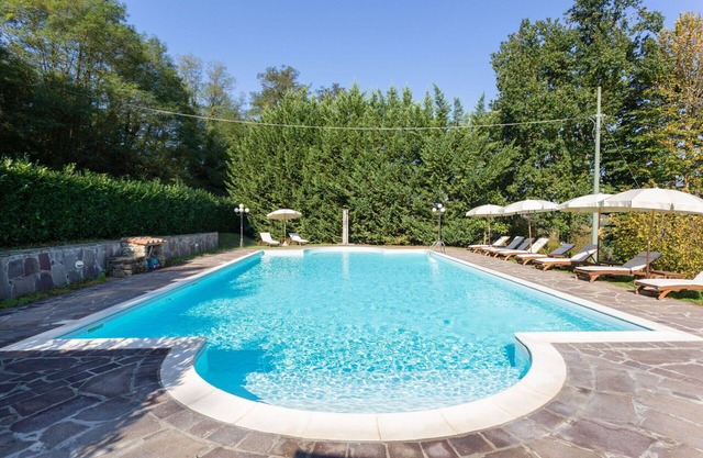 Stunning private villa for 20 people with WIFI, private pool, sauna, TV, patio and panoramic view