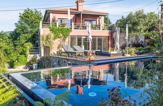Stunning private villa for 12 guests with WIFI, private pool, TV, patio and parking