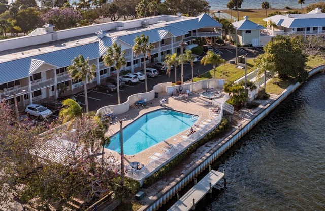 Stunning Resort Like Townhome w/Pool, Beach, Bar!