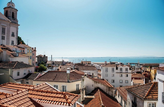 Stunning river view, Portuguese Soul Large Terrace in Alfama, sleeps 12