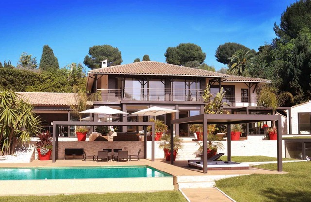 Stunning Sea View Caribbean Style Villa, Fitness & Leisure Area, Pool & Jacuzzi