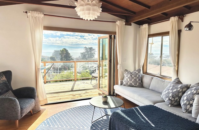 Stunning Sea Views Steps to Stinson Beach + Townn