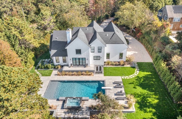 Stunning Southampton Getaway - Sleeps 13