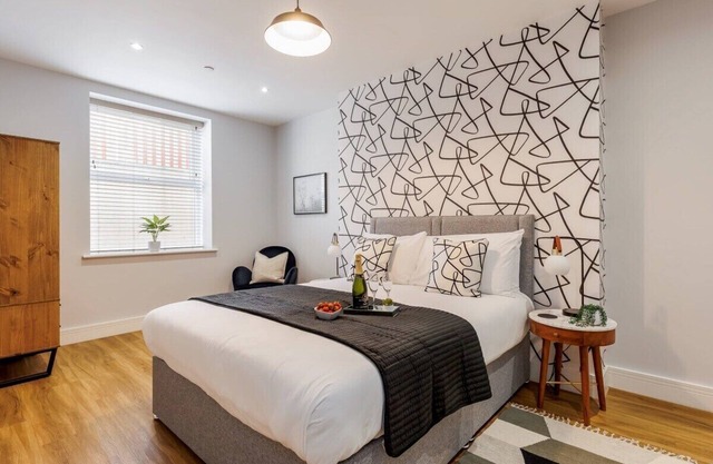 Stunning & Spacious 1-Bed Apt w/Free Gym & PKG
