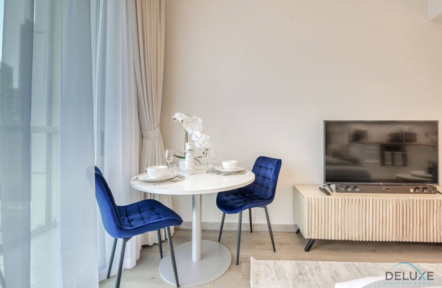 Stunning Studio at Marina Views A Dubai Marina by Deluxe Holiday Homes