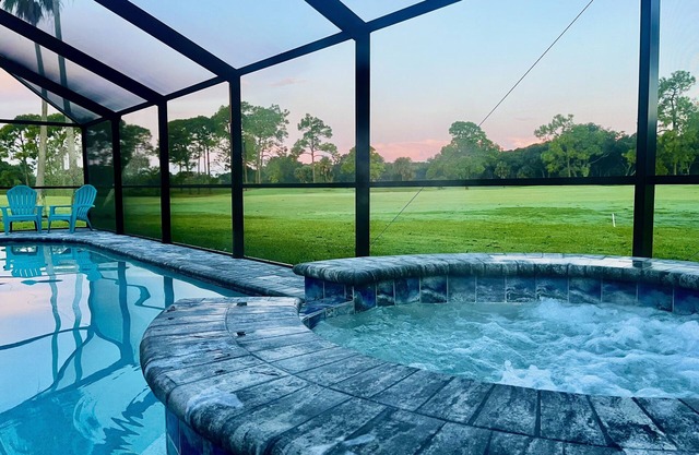 Stunning Sunsets-Heated Pool and Spa-Golf Course Views