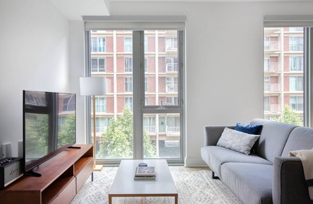 Stunning SW Waterfront Jr 1BR w/Rooftop Pool, Gym & W/D, by Blueground