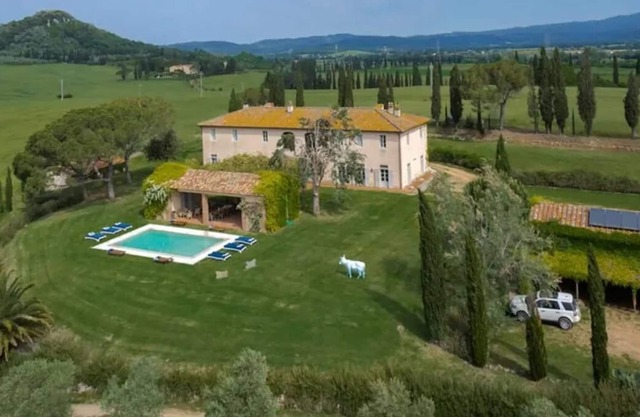 Stunning Tuscan Villa With Pool