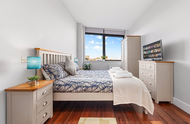 Stunning Two Bedroom Apartment - 10 Minutes to Central London