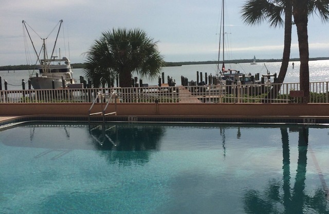 STUNNING VIEWS!.1 Bed and 1 bath, sleeps 4 with Wifi in unit.
