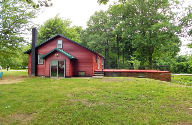 Stunning views in a great location for hunting fishing or just vacation!