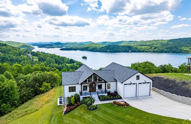 Stunning VIEWS Luxury Mountain Lake Home w Chef's Kitchen, Spa, Kayaks, & Sunset