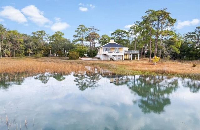 Stunning Views, Private Location, Short Walk to the Beach, Bird Watching