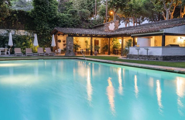 Stunning Villa 'Barcelona Country House' with Large Pool, Terrace A/C & Wi-Fi