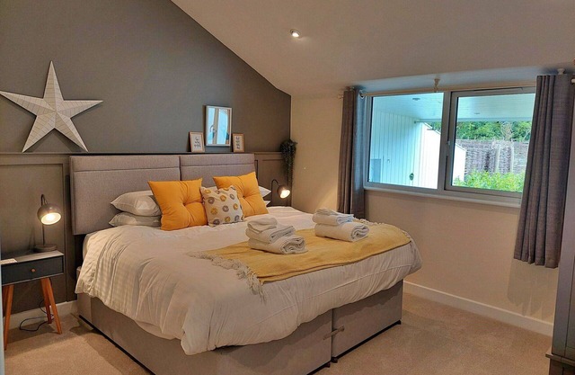 Stunning villa for 2 people with hot tub, WIFI and parking