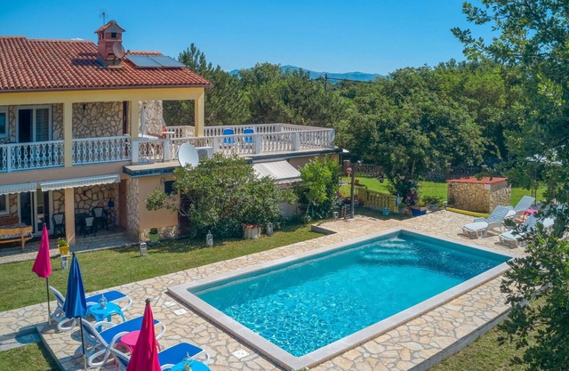 Stunning villa for 12 guests with private pool, WIFI, A/C, TV, terrace and parking
