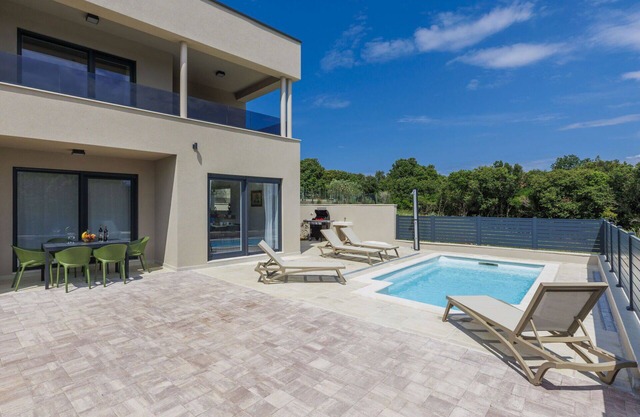 Stunning villa for 6 people with A/C, private pool, WIFI, TV, terrace and parking