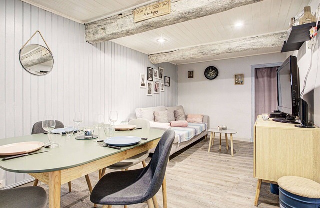 Stunning villa for 6 guests with A/C, WIFI and TV