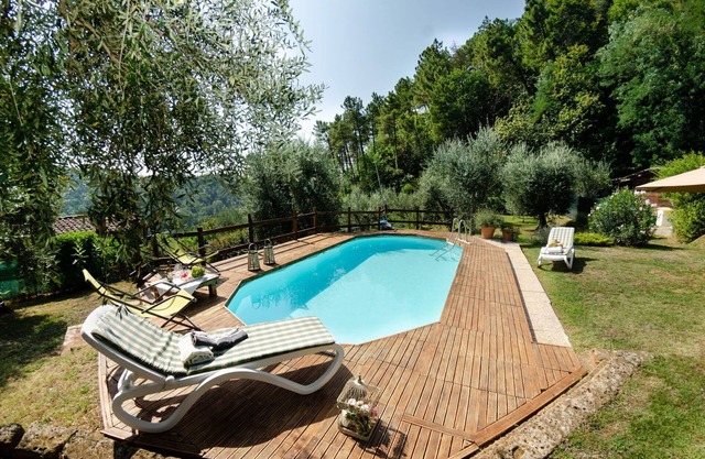 Stunning villa for 5 guests with WIFI, private pool, TV, veranda and pets allowed