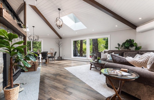 Stunning waterfront getaway! Luxury home on acreage, natures paradise