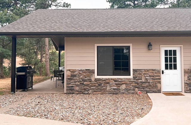 Sturgis 1-Bedroom Guesthouse! Beautiful Location!